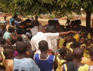 ghana-2009-distributing