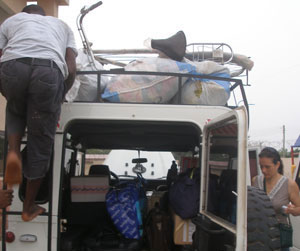 ghana-2009-loading-jeep